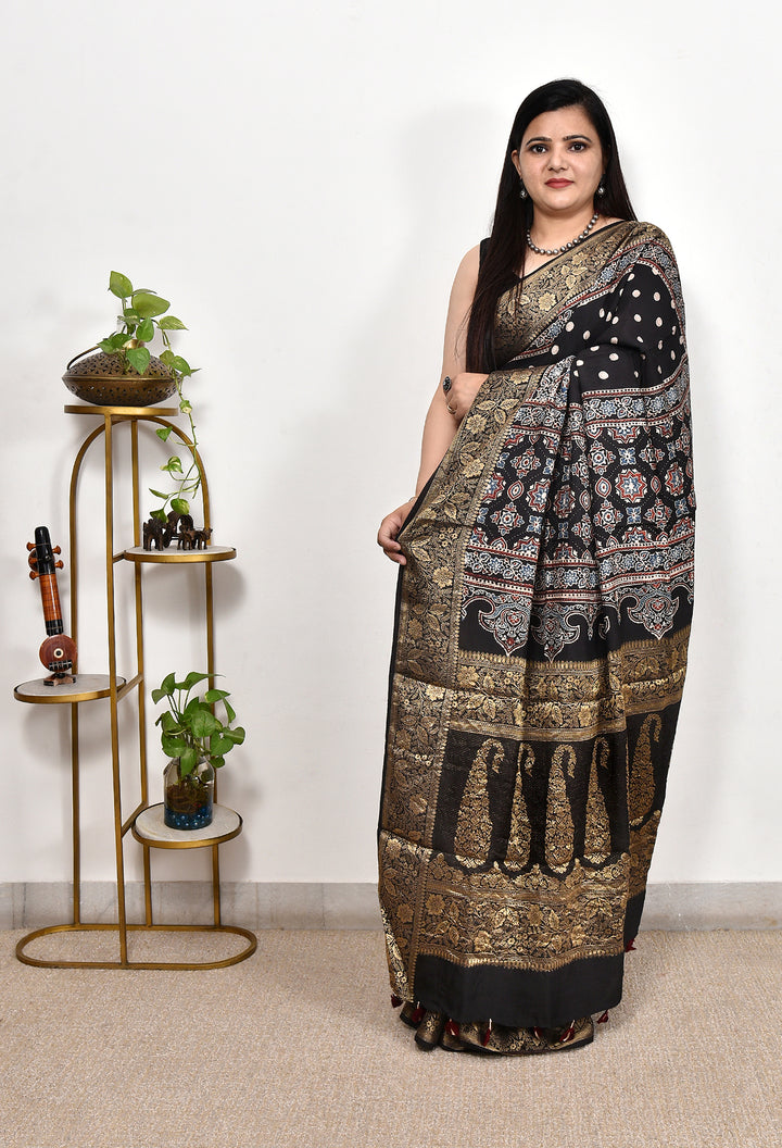 NUKTA  : AJRAKH DOLA SILK SAREE WITH NAKSHI ZARI PALLU