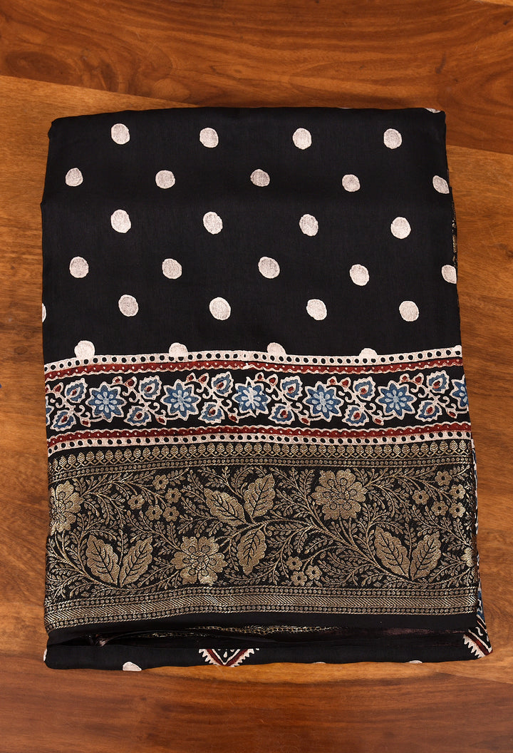 NUKTA  : AJRAKH DOLA SILK SAREE WITH NAKSHI ZARI PALLU