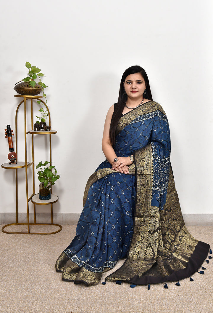DIMPY : AJRAKH DOLA SILK SAREE WITH NAKSHI ZARI PALLU