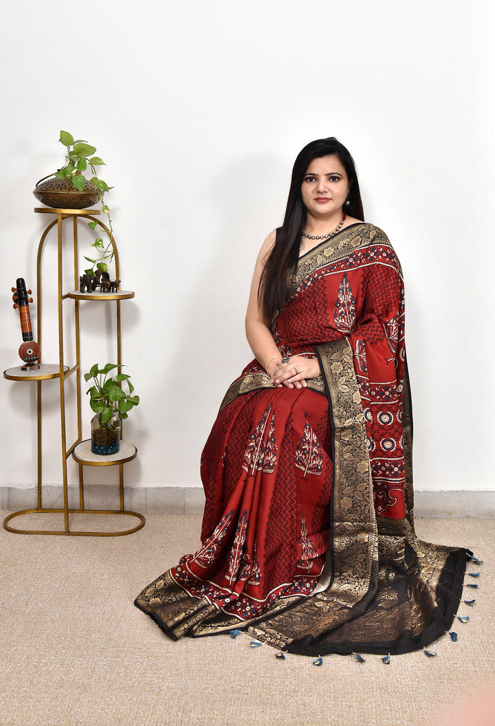 GOMATI : AJRAKH DOLA SILK SAREE WITH NAKSHI ZARI PALLU