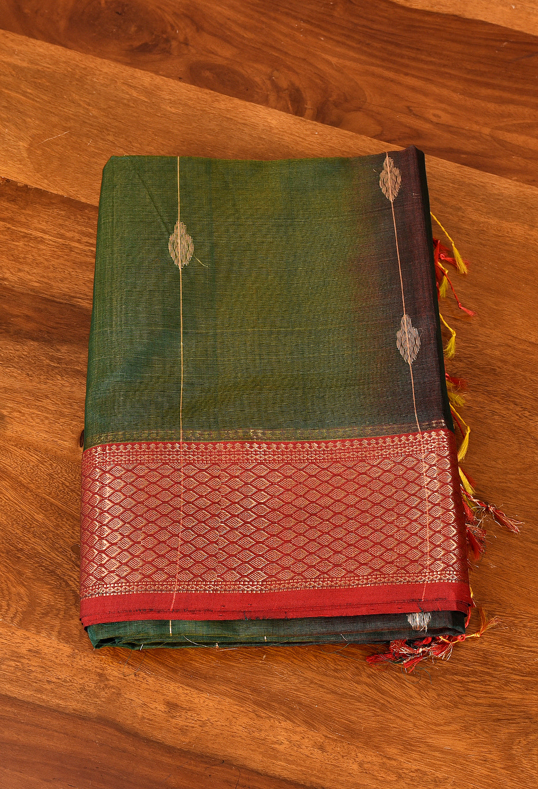 MUKTISHA  : HANDWOVEN MAHESHWARI SILK SAREE WITH ZARI BOOTIS