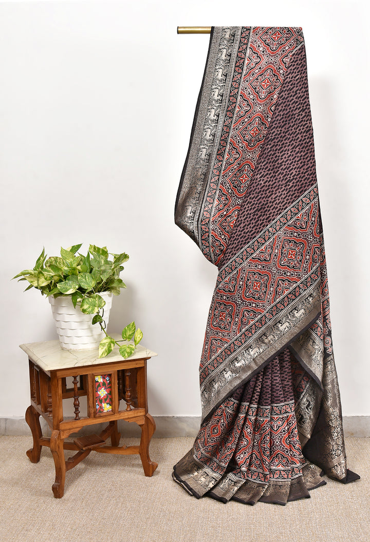 NAJRAT : AJRAKH DOLA SILK SAREE WITH NAKSHI ZARI PALLU