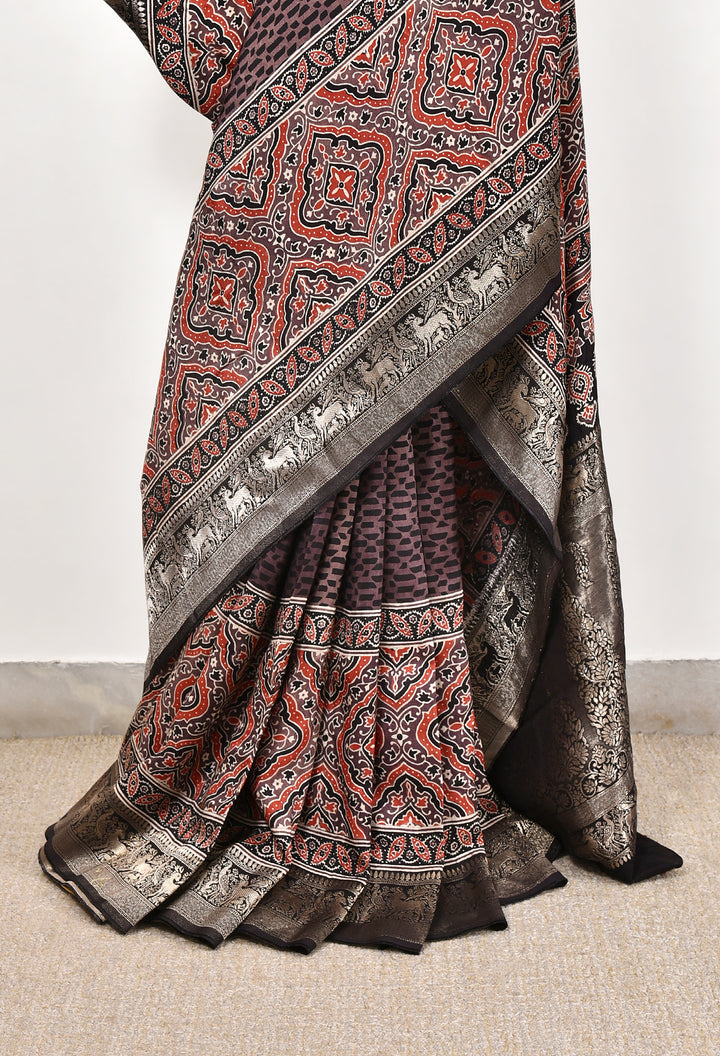 NAJRAT : AJRAKH DOLA SILK SAREE WITH NAKSHI ZARI PALLU