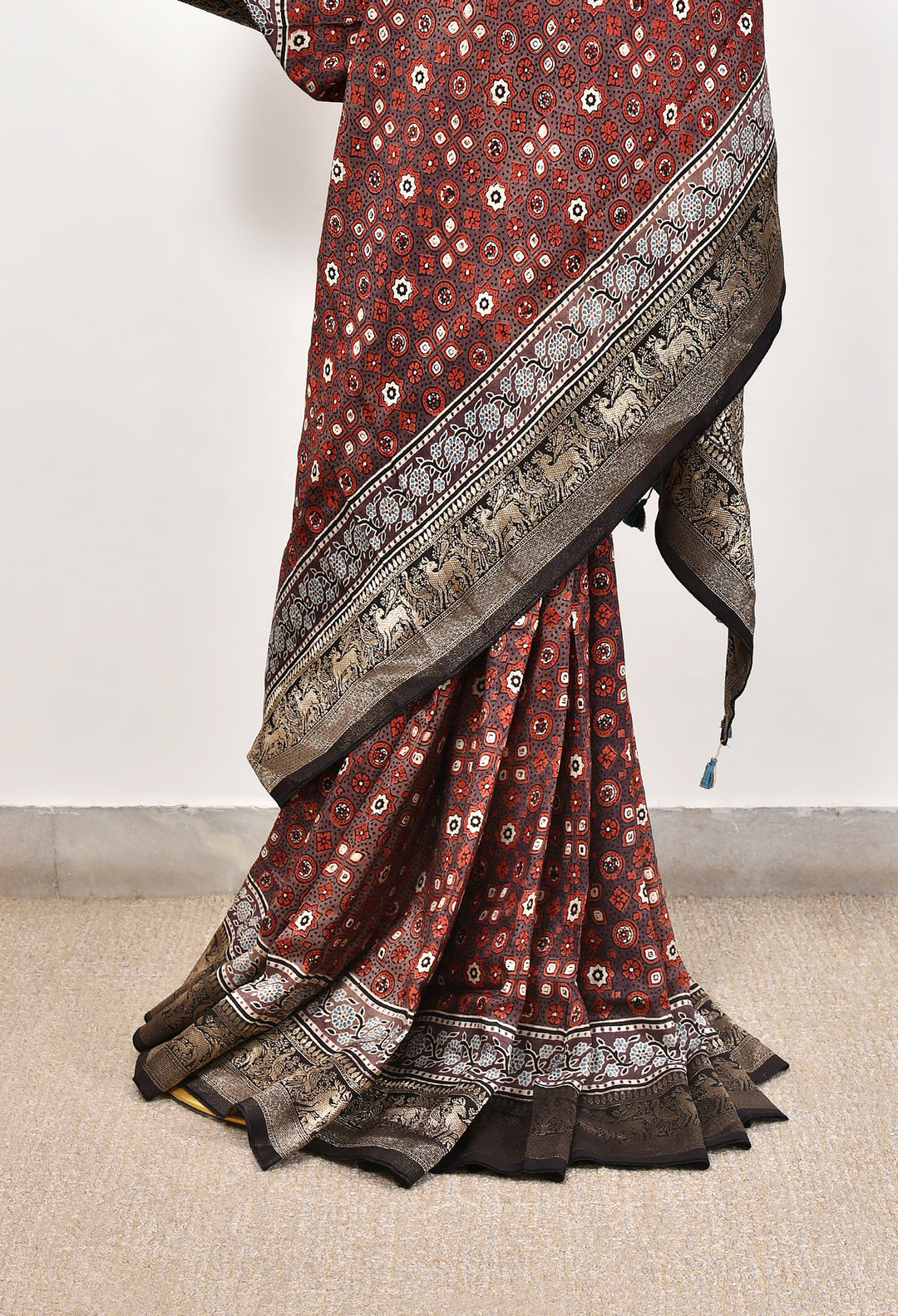 RUSIYA : AJRAKH DOLA SILK SAREE WITH NAKSHI ZARI PALLU