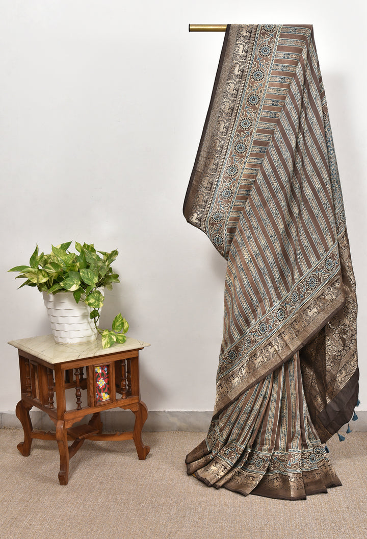 DHUNKI : AJRAKH DOLA SILK SAREE WITH NAKSHI ZARI PALLU