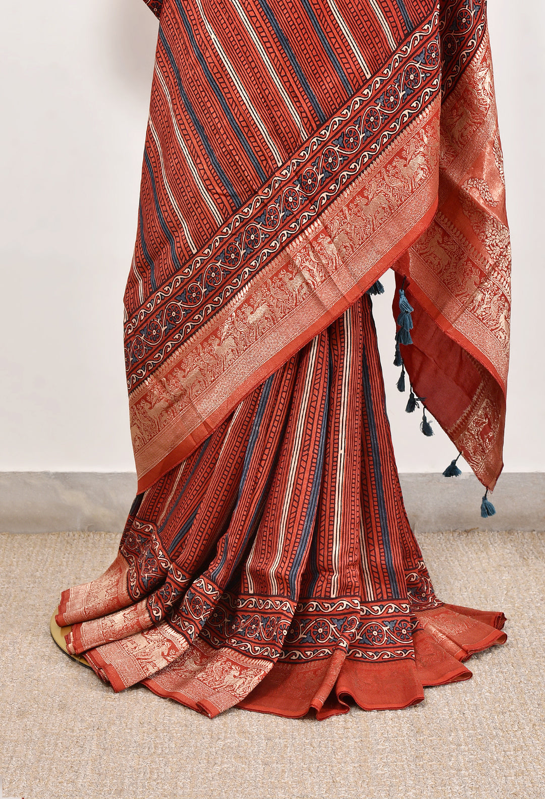 GAJIKA : AJRAKH DOLA SILK SAREE WITH NAKSHI ZARI PALLU