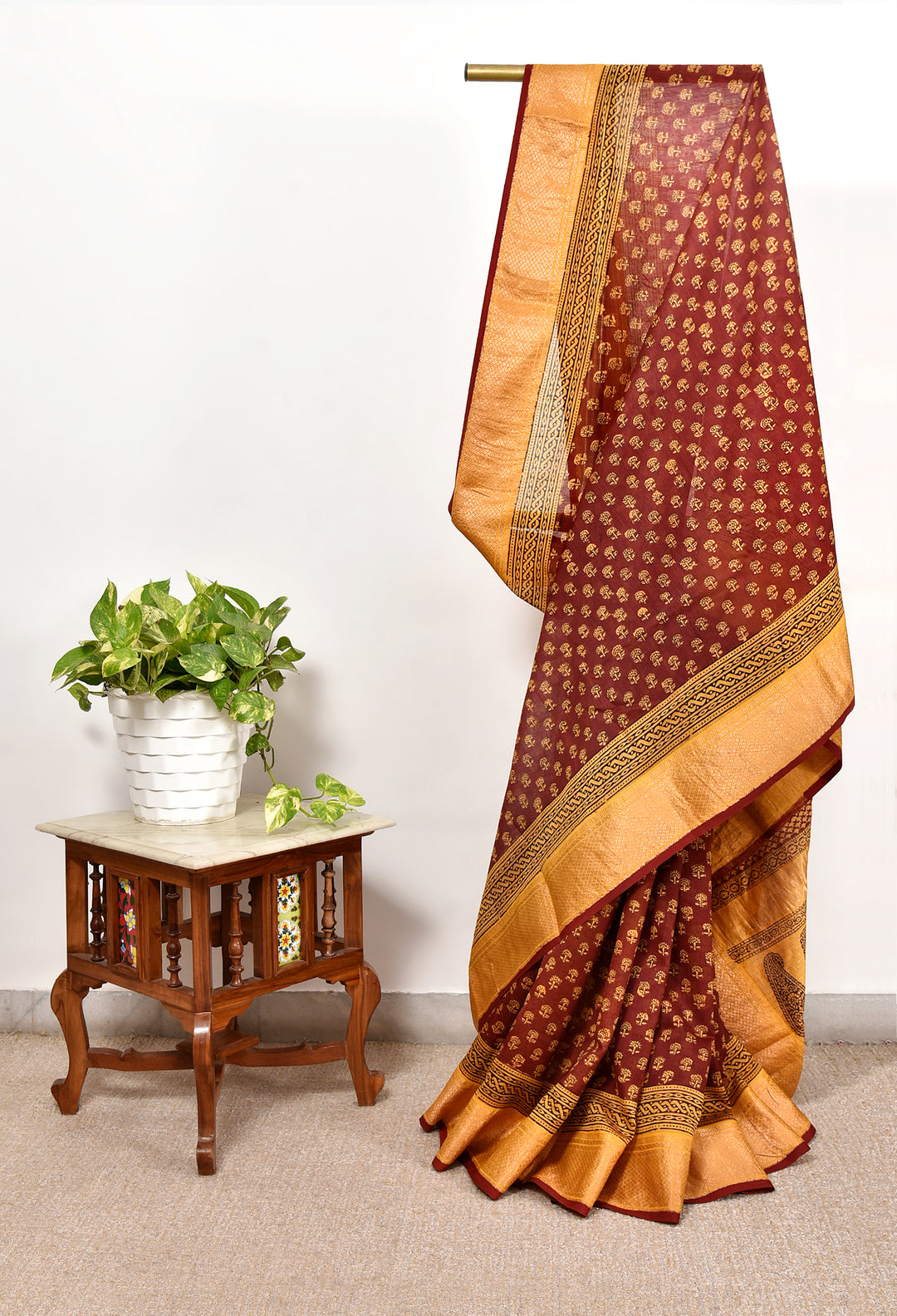 ZENDIYA : BAGH HANDBLOCK HANDWOVEN MAHESHWARI COTTON SILK SAREE WITH GOLD ZARI BORDER