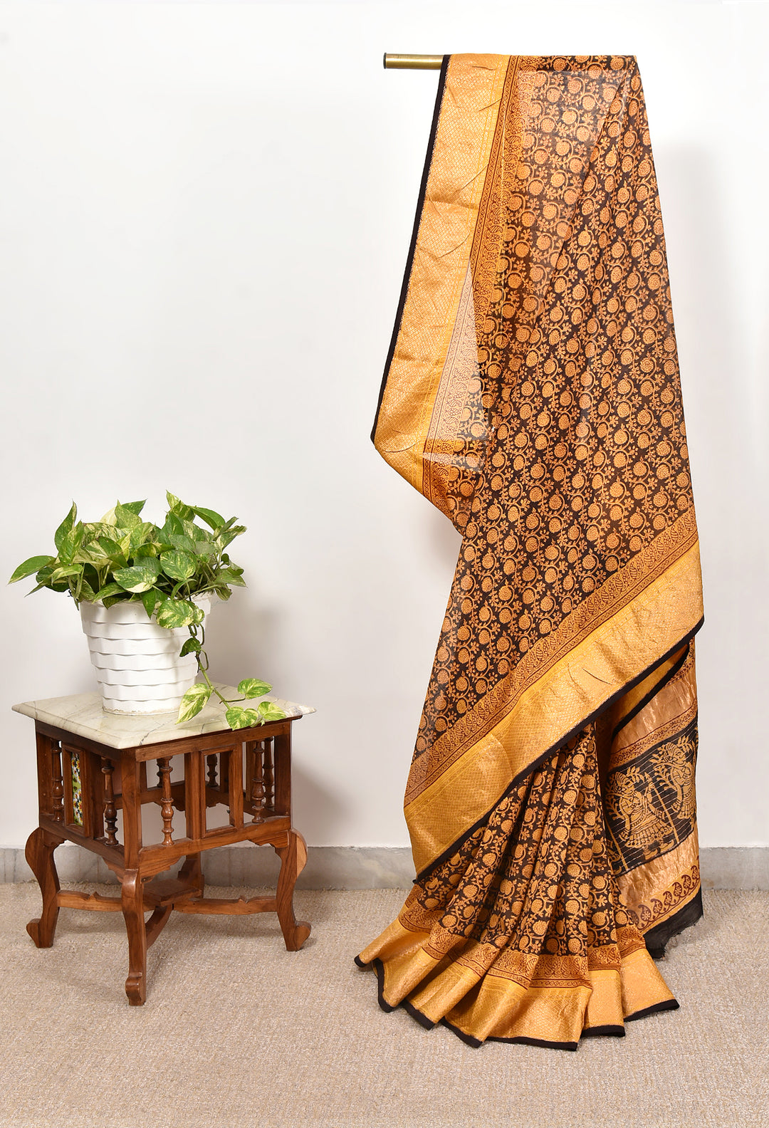JAYILA : BAGH HANDBLOCK HANDWOVEN MAHESHWARI COTTON SILK SAREE WITH GOLD ZARI BORDER