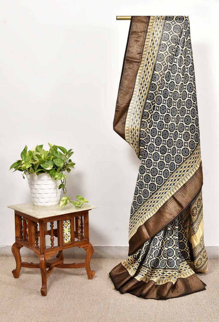 KOMLI : AJRAKH HANDBLOCK HANDWOVEN MAHESHWARI COTTON SILK SAREE WITH GOLD ZARI BORDER