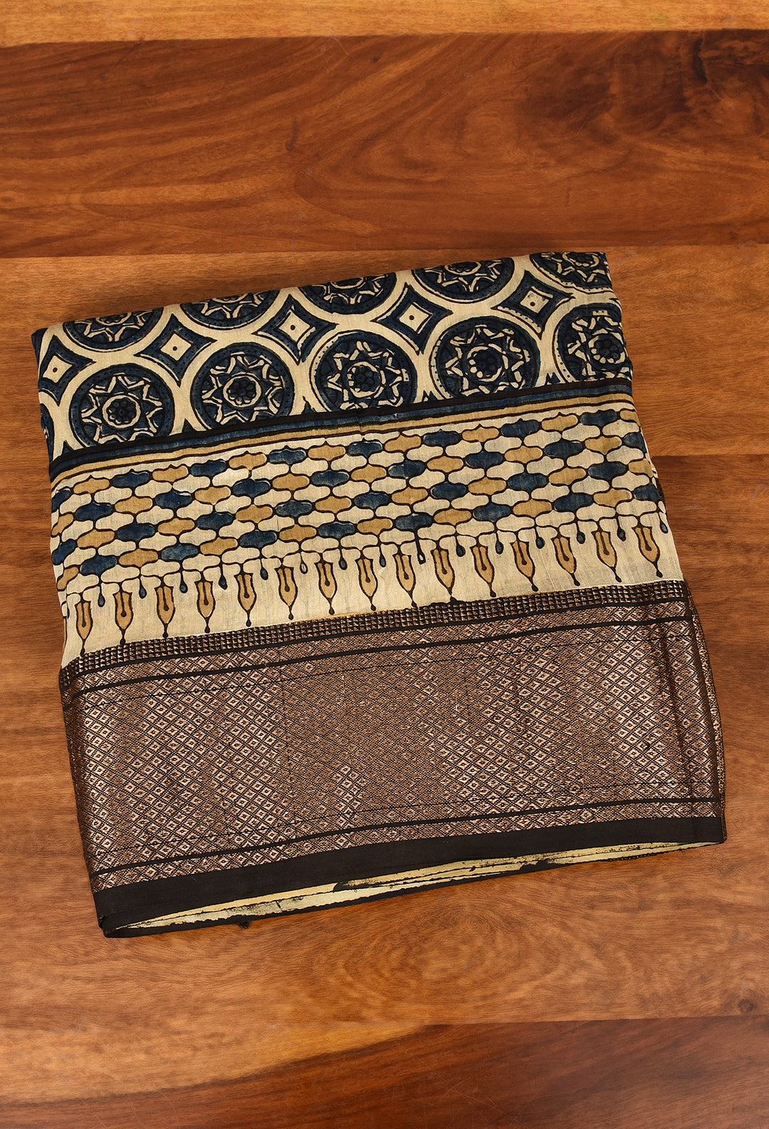 KOMLI : AJRAKH HANDBLOCK HANDWOVEN MAHESHWARI COTTON SILK SAREE WITH GOLD ZARI BORDER
