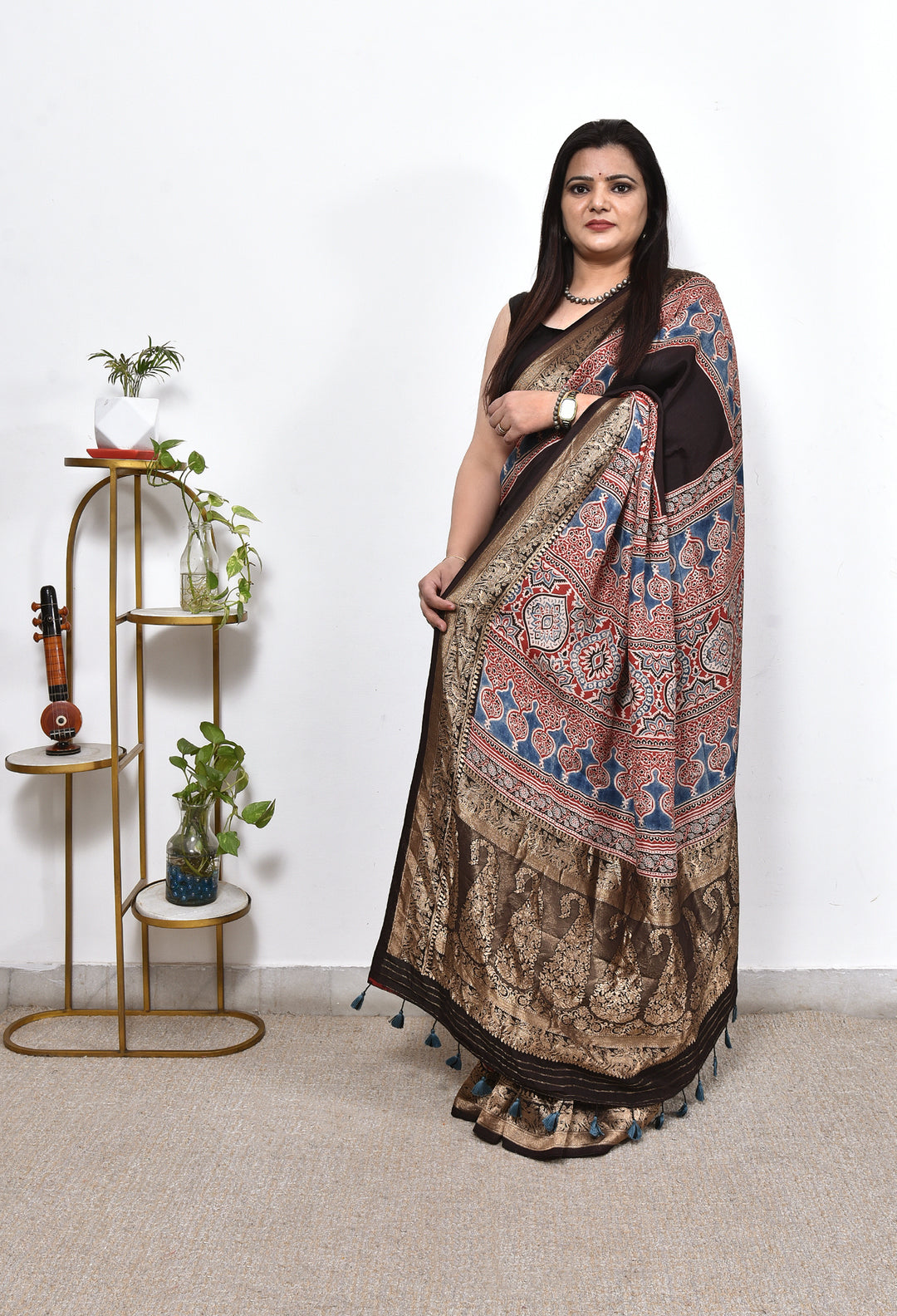 OVISKA : AJRAKH DOLA SILK SAREE WITH NAKSHI ZARI PALLU