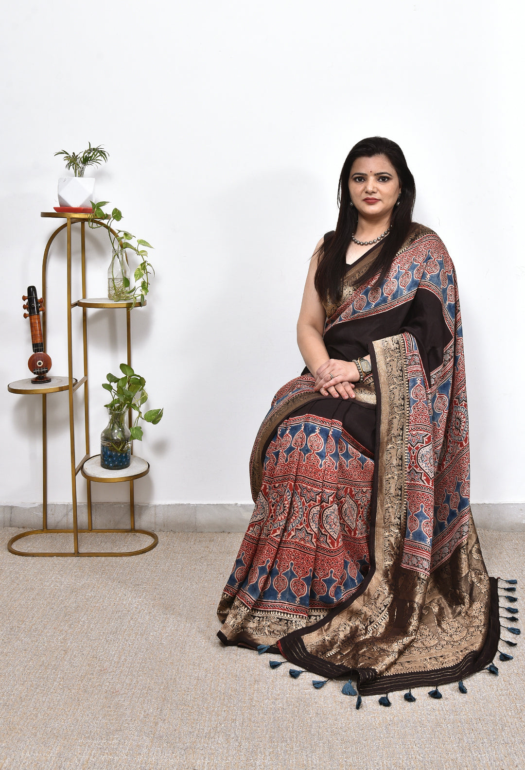 OVISKA : AJRAKH DOLA SILK SAREE WITH NAKSHI ZARI PALLU