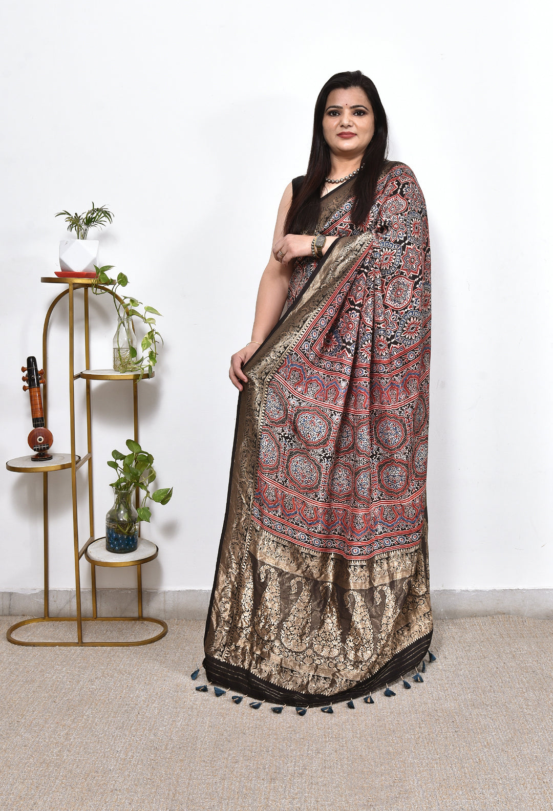 VEDIKA : AJRAKH DOLA SILK SAREE WITH NAKSHI ZARI PALLU