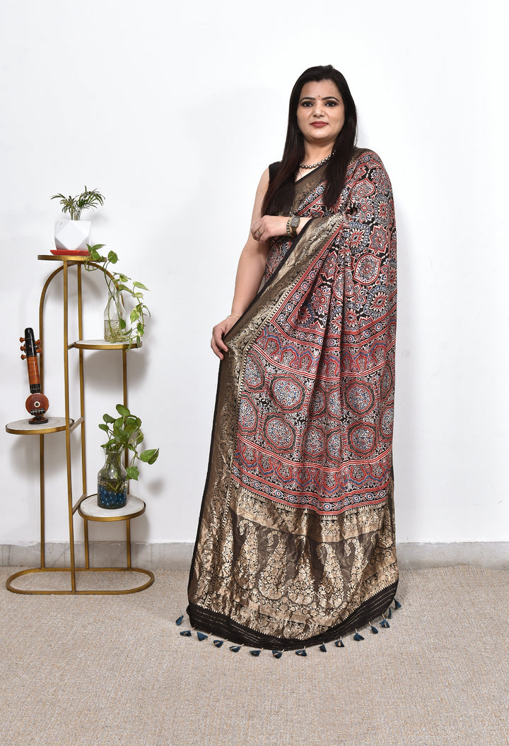 VEDIKA : AJRAKH DOLA SILK SAREE WITH NAKSHI ZARI PALLU