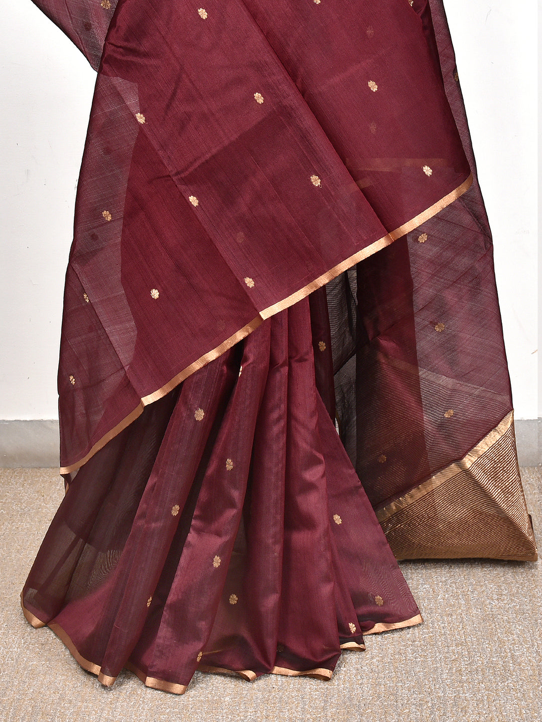SARISKA : HANDWOVEN CHANDERI SILK SAREE WITH ZARI BOOTIS ALL OVER