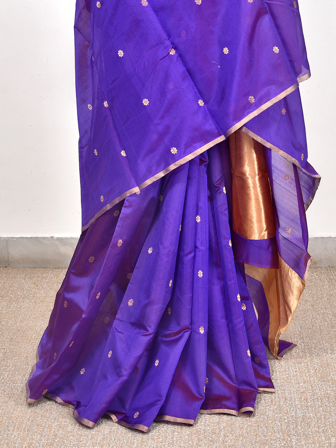 MINAJ  : HANDWOVEN CHANDERI SILK SAREE WITH ZARI BOOTIS ALL OVER