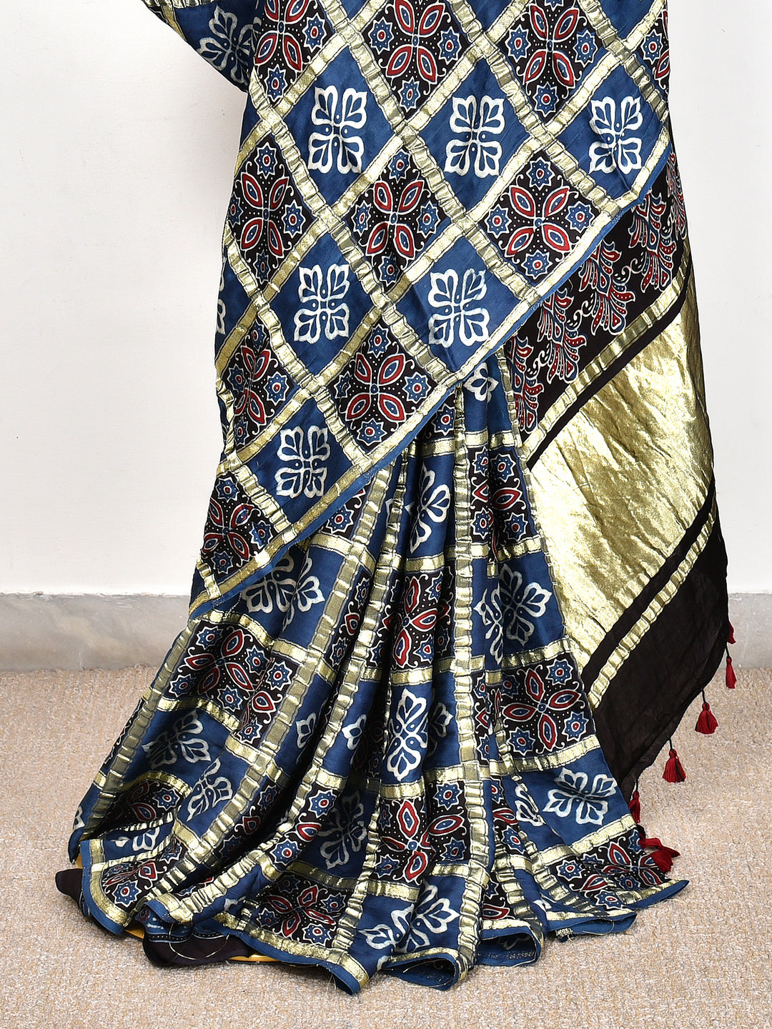 DAKSHAINI : AJRAKH GHARCHOLA SEMI GAJJI SILK SAREE