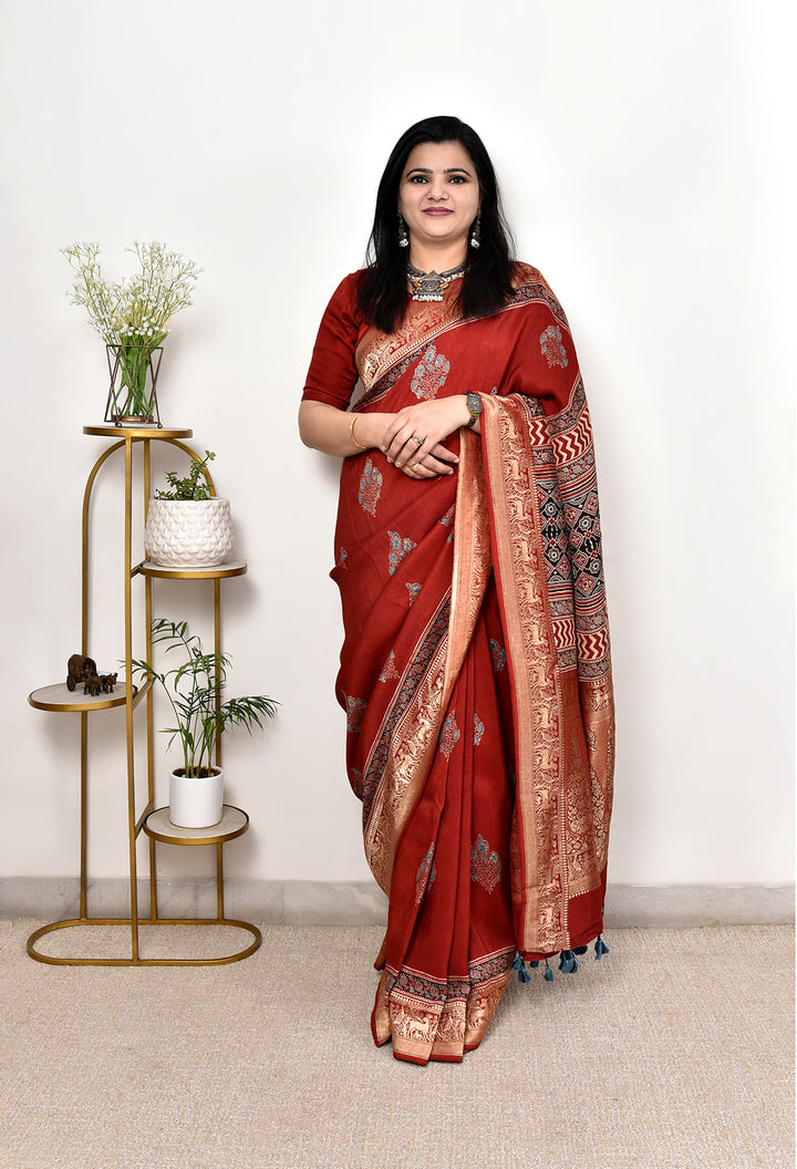 ROHINI : AJRAKH DOLA SILK SAREE WITH NAKSHI ZARI PALLU