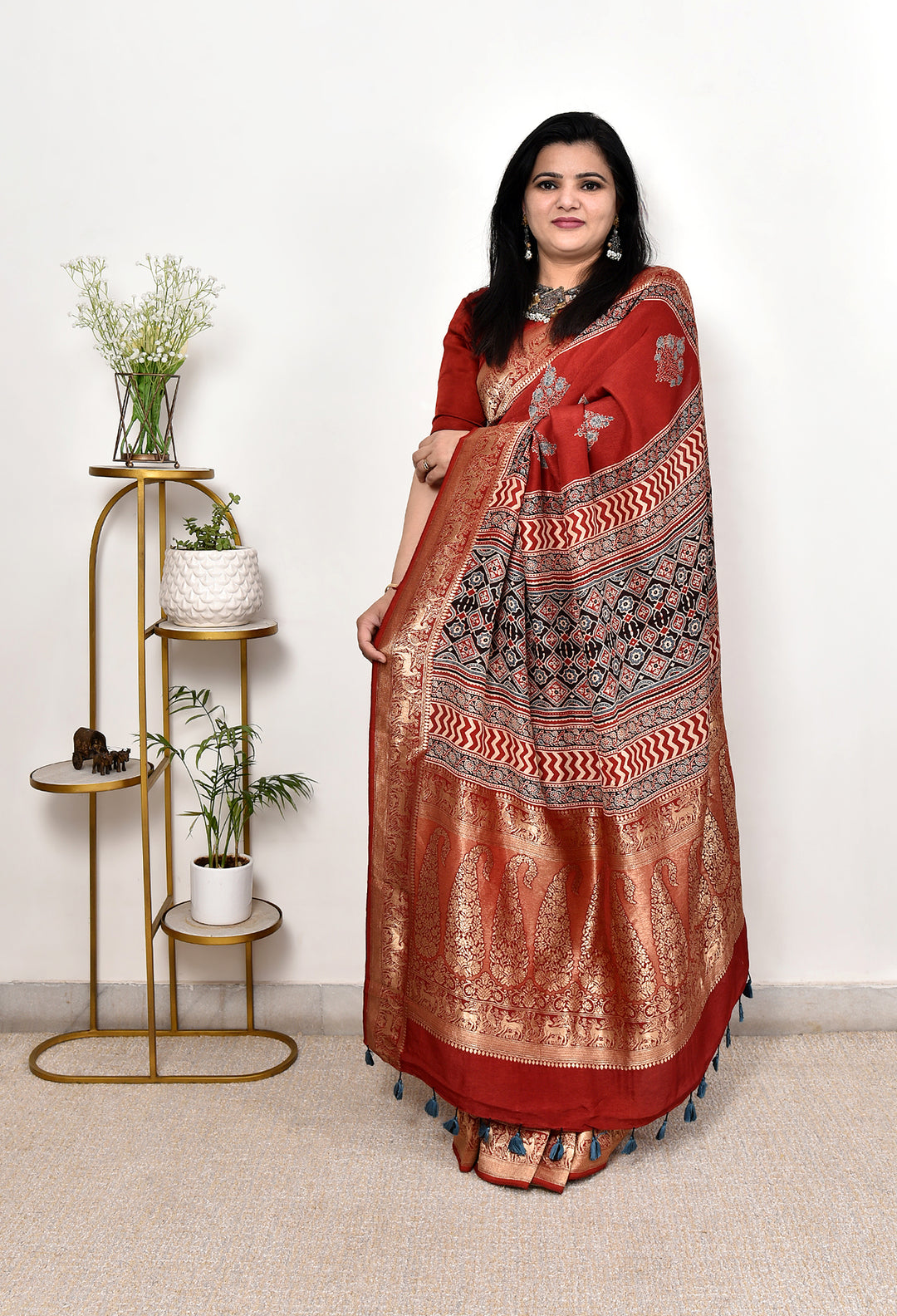 ROHINI : AJRAKH DOLA SILK SAREE WITH NAKSHI ZARI PALLU