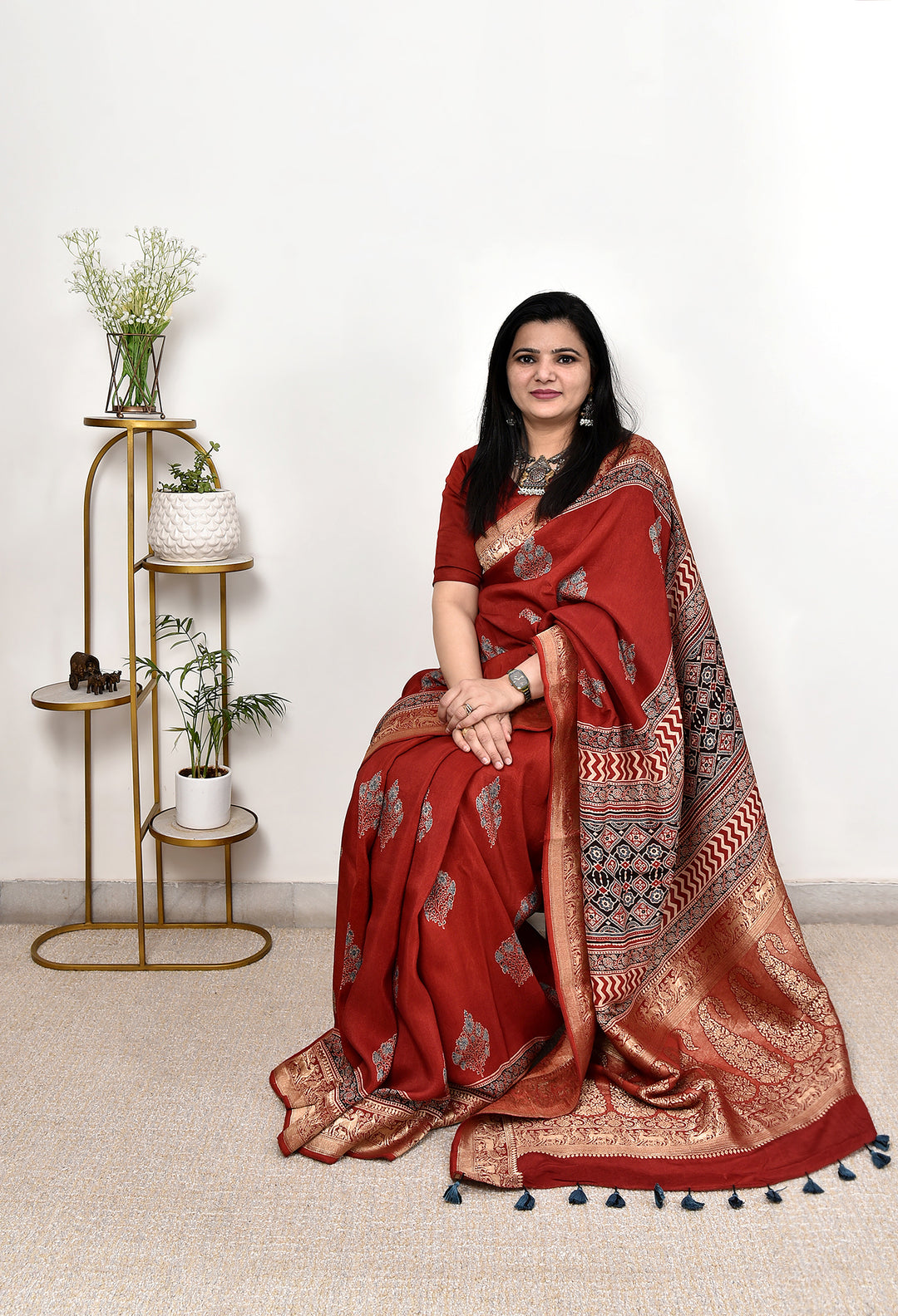 ROHINI : AJRAKH DOLA SILK SAREE WITH NAKSHI ZARI PALLU