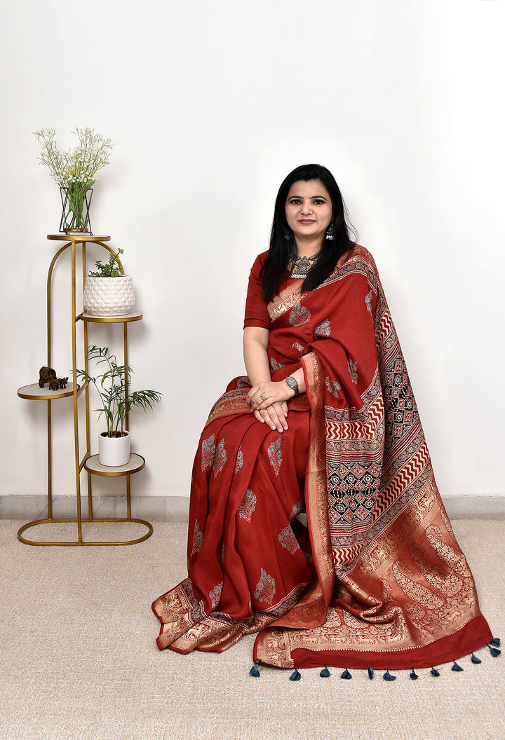 ROHINI : AJRAKH DOLA SILK SAREE WITH NAKSHI ZARI PALLU
