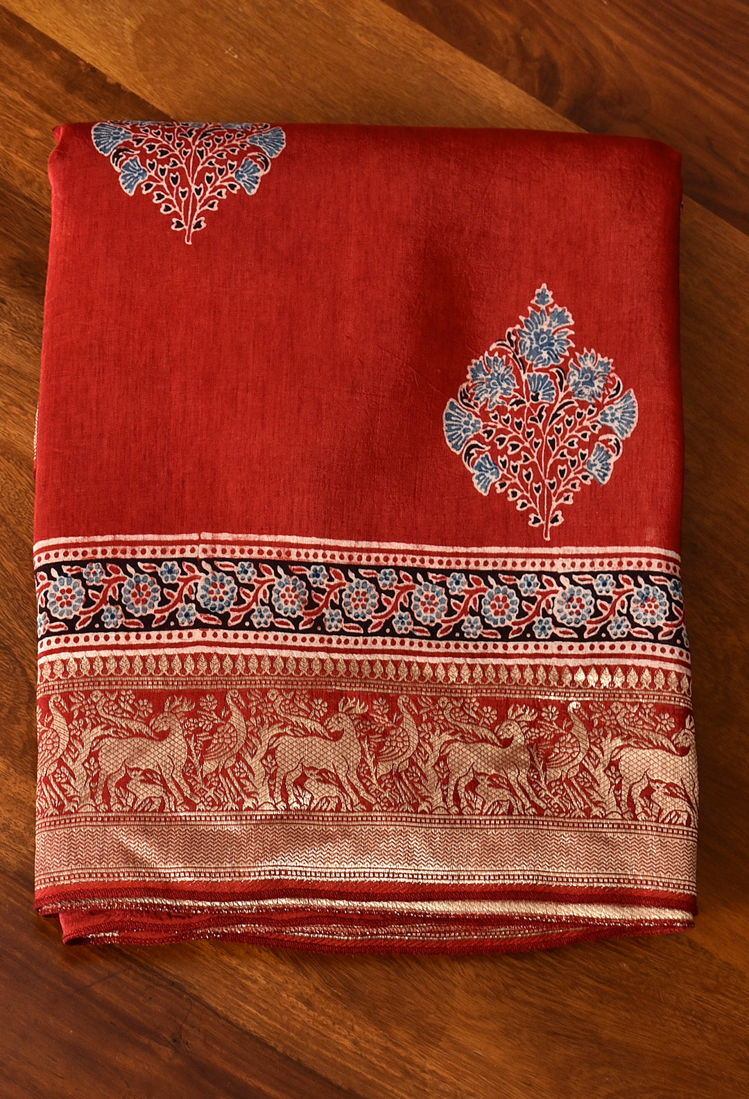 ROHINI : AJRAKH DOLA SILK SAREE WITH NAKSHI ZARI PALLU